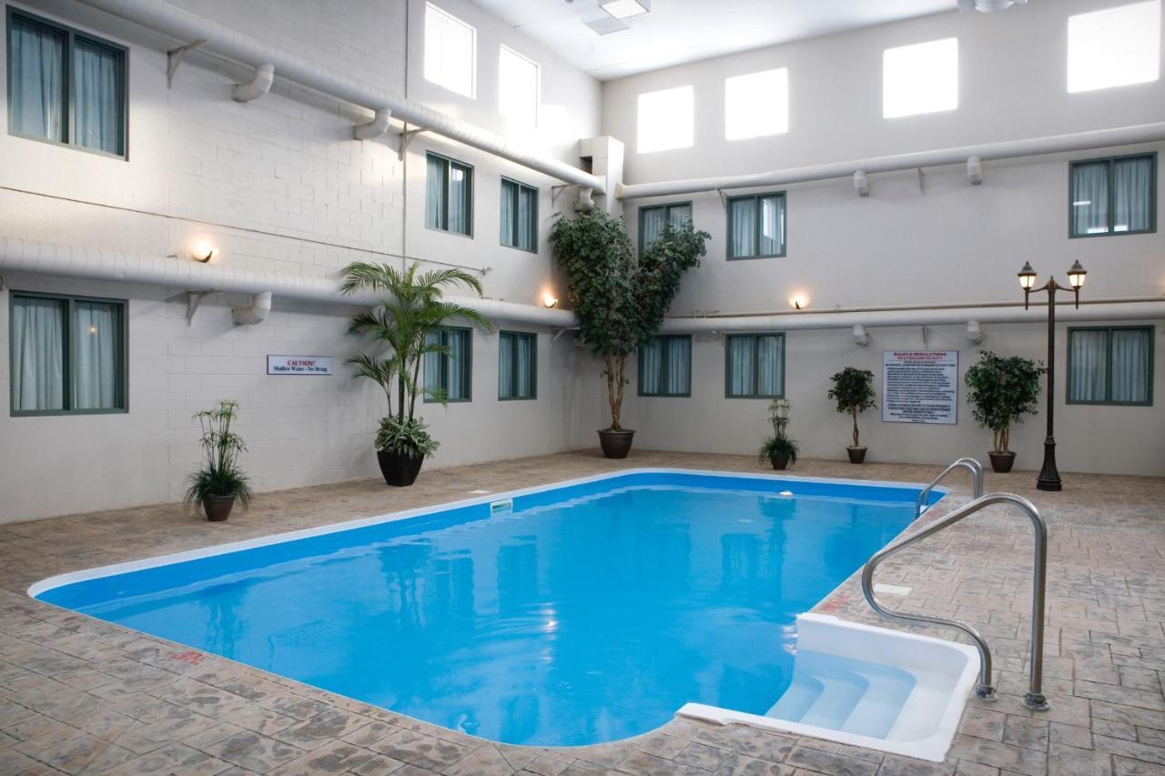 Heritage Inn Hotel & Convention Centre - 하이리버 외부 사진
