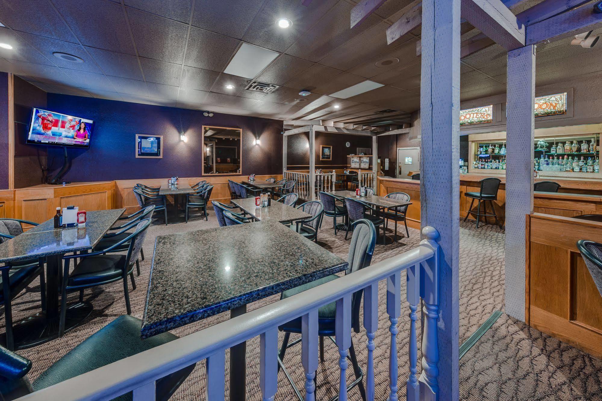 Heritage Inn Hotel & Convention Centre - 하이리버 외부 사진