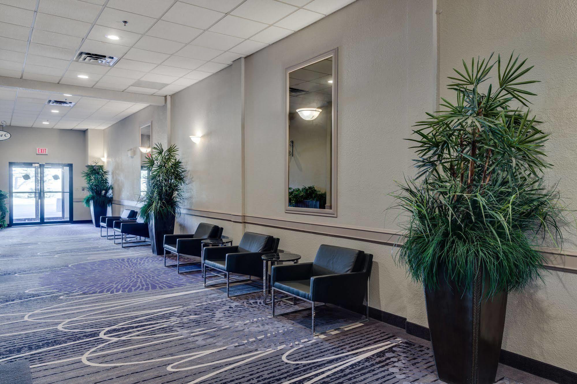 Heritage Inn Hotel & Convention Centre - 하이리버 외부 사진