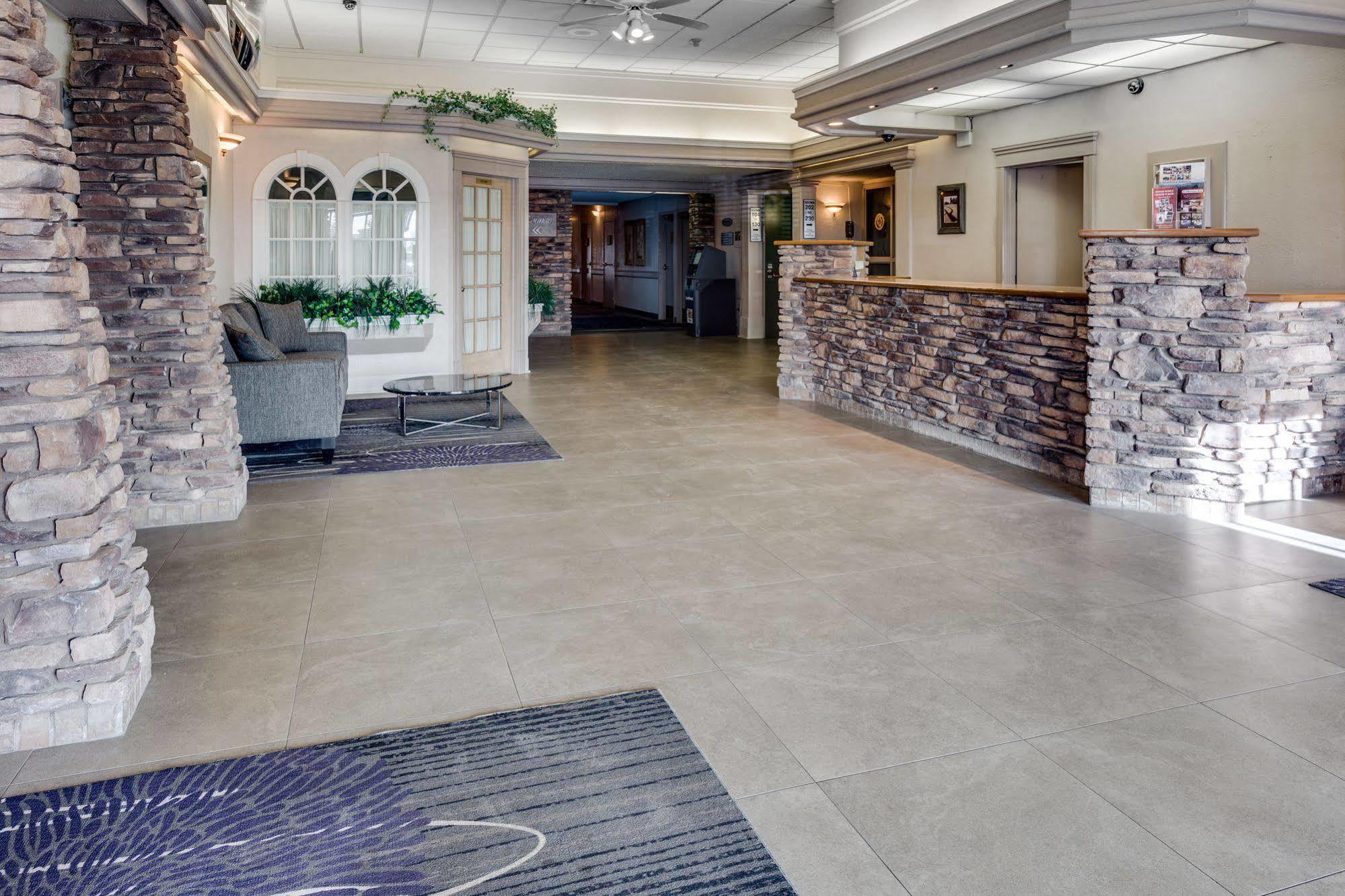 Heritage Inn Hotel & Convention Centre - 하이리버 외부 사진