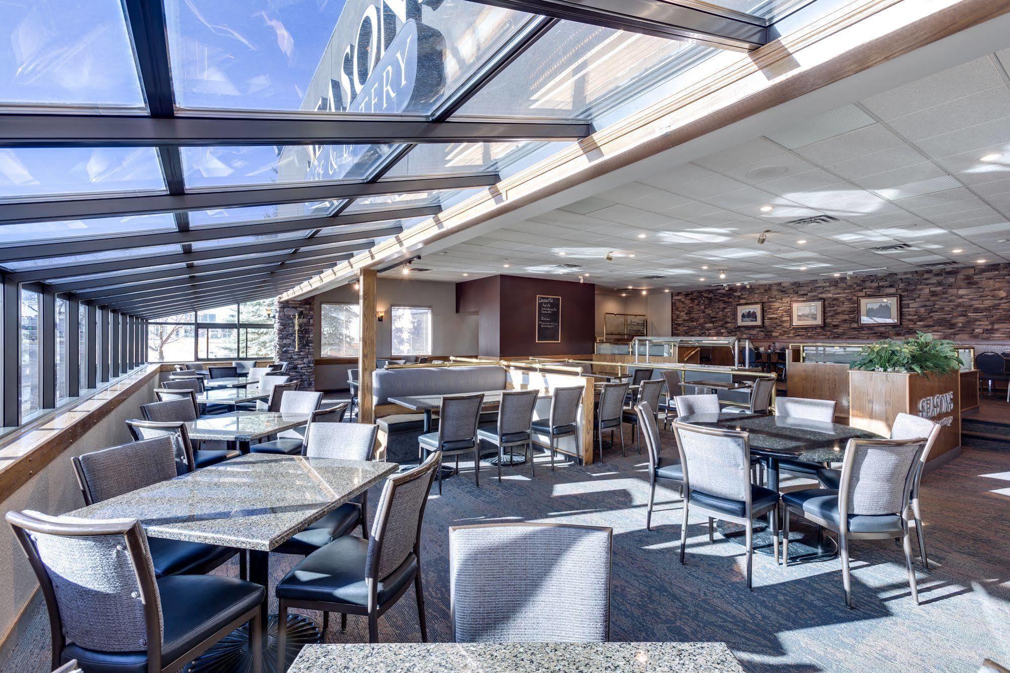 Heritage Inn Hotel & Convention Centre - 하이리버 외부 사진