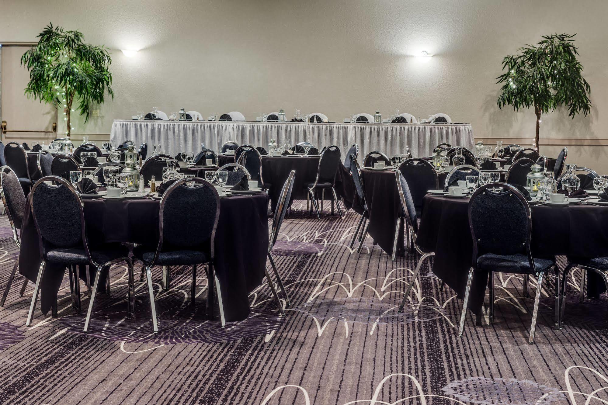 Heritage Inn Hotel & Convention Centre - 하이리버 외부 사진